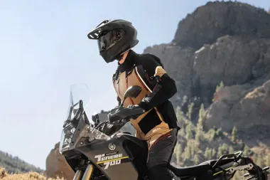 Który kask szosowo-turystyczny sprawdzi się najlepiej podczas weekendowych wypadów i codziennych dojazdów?